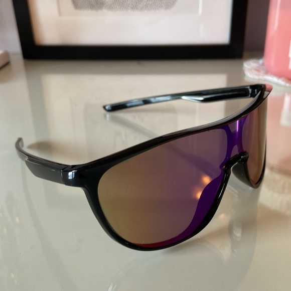 2for $20: Fashionable oversized sunglasses - Picture 2 of 11